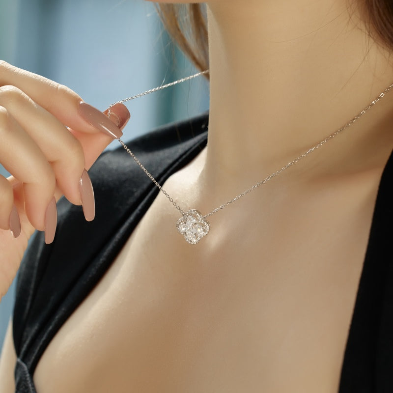 LUCKY CLOVER NECKLACE – JSUKI