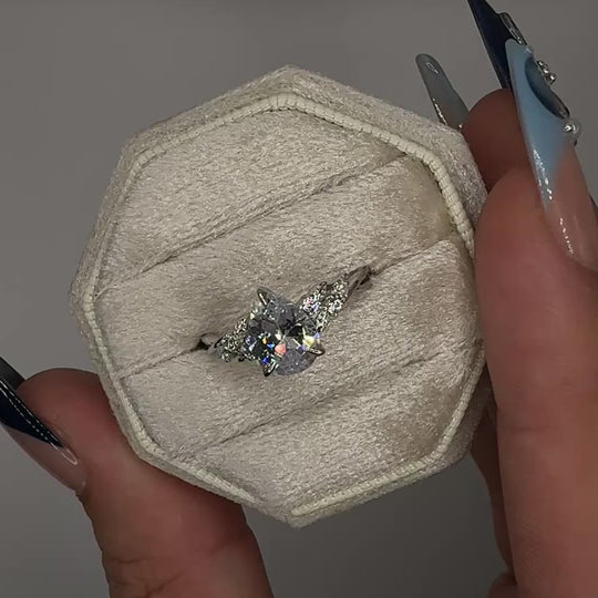 GLIMMERING RAINDROP RING